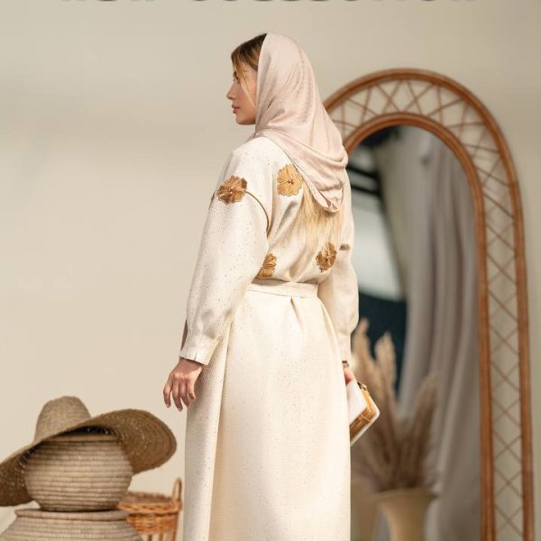 نیوشا - مانتو